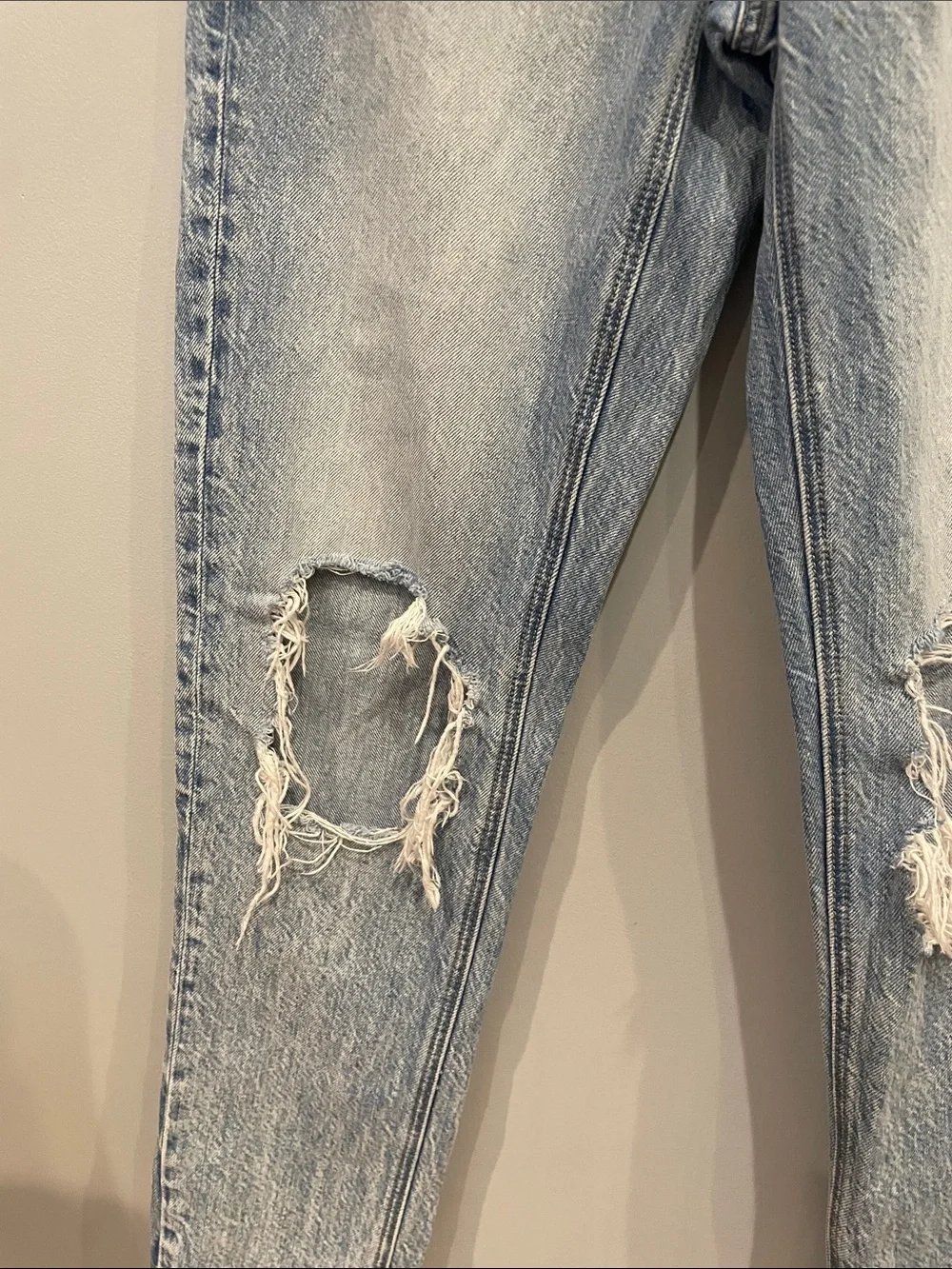 American Eagle Outfitters Light Blue Distressed Boyfriend Jeans